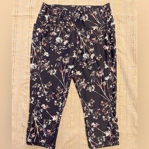 Livi Active Black Floral Leggings - size 18/20